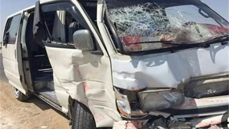 إصابة 9 اشخاص ووفاة شخصين فى انقلاب سيارة بطريق سفاجا قنا