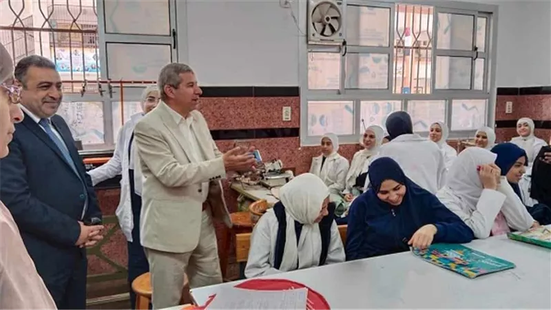 مدير تعليم دمياط يواصل جولاته بالمدارس خلال شهر رمضان