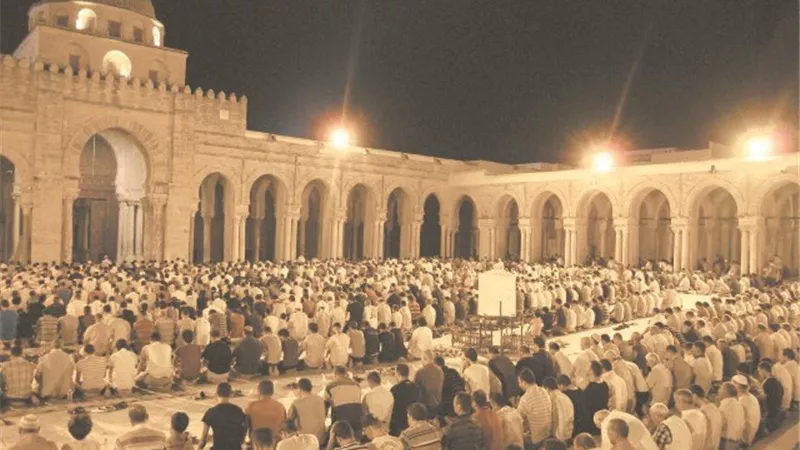 دعاء وتسابيح.. في أول صلاة تراويح