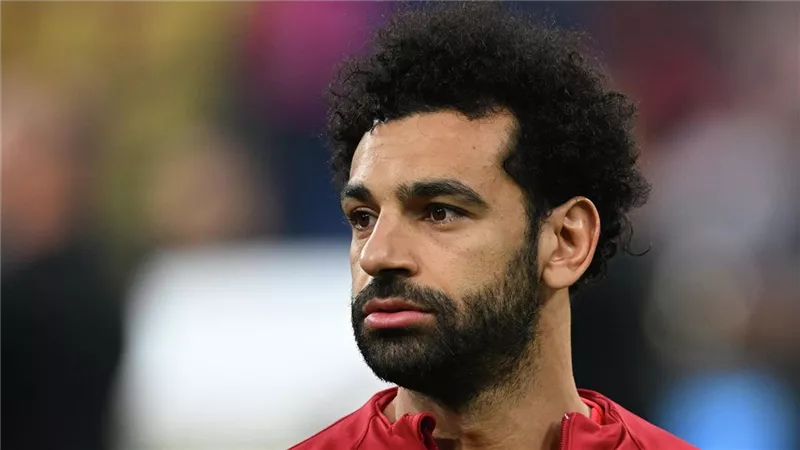 لماذا لم ينضم محمد صلاح إلى قائمة منتخب مصر.. ناقد رياضي يوضح