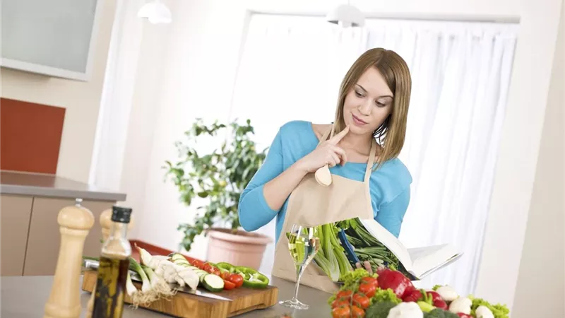 إزاي توفري في العزومات وتخططي لميزانية رمضان.. فيديو