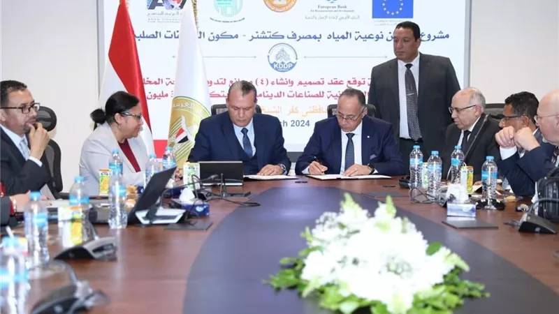 رئيس جامعة كفر الشيخ يكرم عدداً من الأمهات بالمدن الجامعية