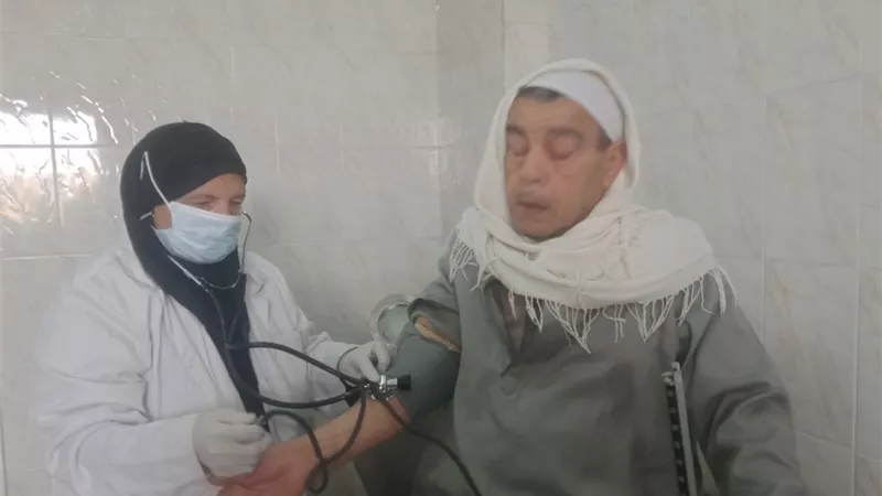 الكشف وتوفير العلاج لـ1362 مريضا بقرية النواميس بالواسطى