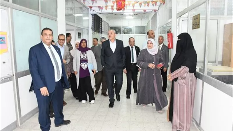 رئيس جامعة القناة يهنئ العاملين بشهر رمضان المبارك