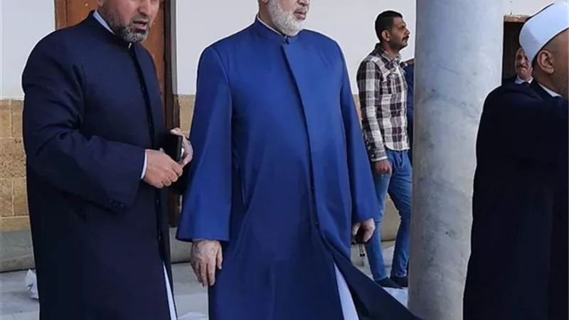 للعام الثالث وكيل الأزهر يشارك الوافدين إفطارهم بالجامع الأزهر