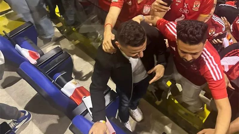 الغندور يكشف كواليس لقطاته مع جماهير الأهلي في نهائي الكأس ..شاهد