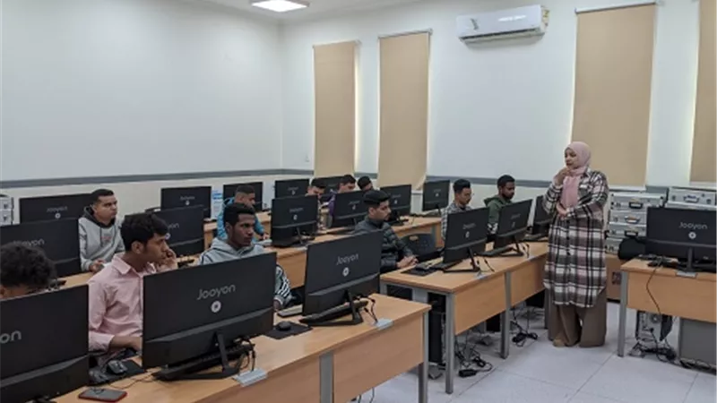 تدريب طلاب جامعة بني سويف التكنولوجية على لغة البرمجة