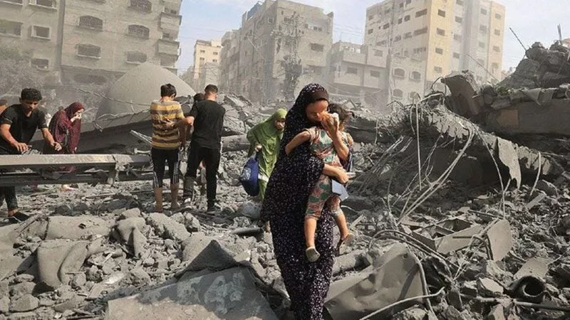 إعلام فلسطيني: قصف إسرائيلي عنيف يستهدف مدينتي حمد ودير البلح في غزة