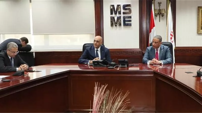 تنمية المشروعات: تمويل ٢٧ عقدا لتطوير البنية الأساسية بالفيوم