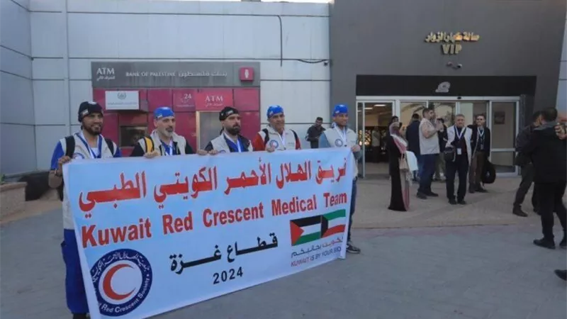 أول فريق طبي كويتي يدخل غزة منذ اندلاع العدوان