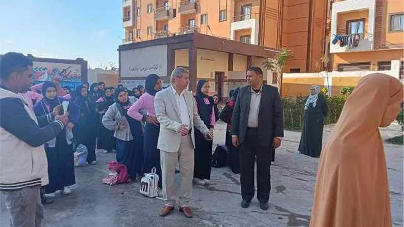 مدير تعليم دمياط يفاجئ مدارس السرو ويحذر من التقاعس
