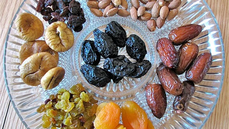 غنية بالفيتامينات ومضادات الأكسدة .. فوائد الفواكه المجففة