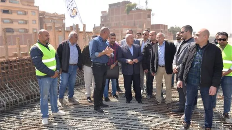 وزير النقل يتفقد مواقع العمل بالمرحلة الثانية من مشروع تطوير الطريق الدائري