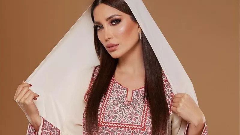 نسرين طافش تلفت الأنظار بإطلالة رمضانية وتتضرع لأهل فلسطين ..صور