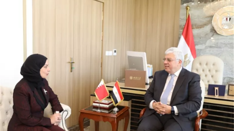 وزير التعليم العالي يبحث مع سفيرة البحرين سبل التعاون المشترك