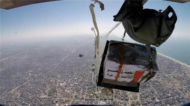 إستمرار الجسر الجوى لإسقاط المساعدات الإنسانية والإغاثية اليومية على شمال قطاع غزة