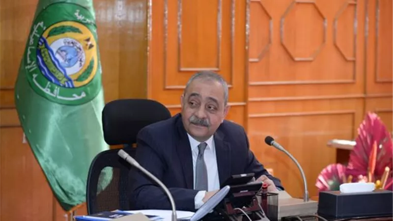 محافظ الإسماعيلية يستعرض خطة المجلس القومي للسكان
