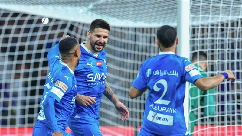 ميتروفيتش يقود هجوم الهلال لمواجهة اتحاد جدة