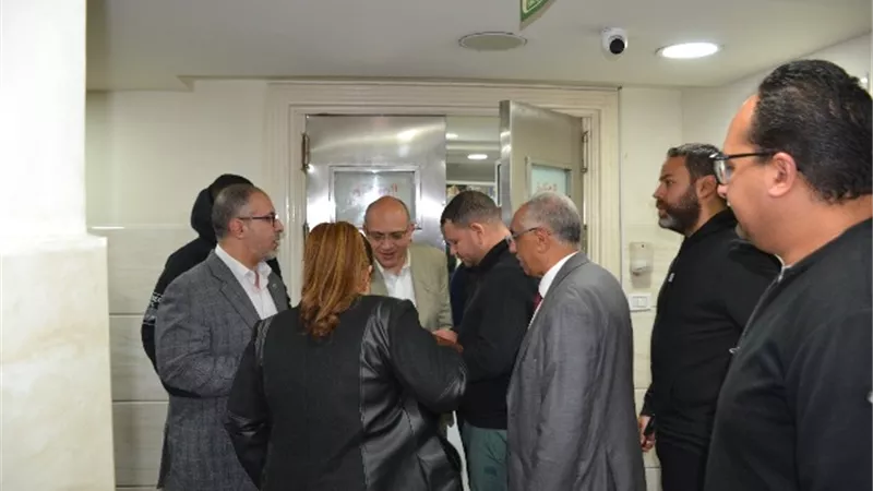 فريق طبي رفيع المستوى من جامعة الإسكندرية لمتابعة حالة اللاعب أحمد رفعت