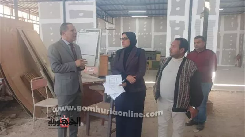 رئيس جامعة دمياط يتفقد ورش كلية الفنون التطبيقية