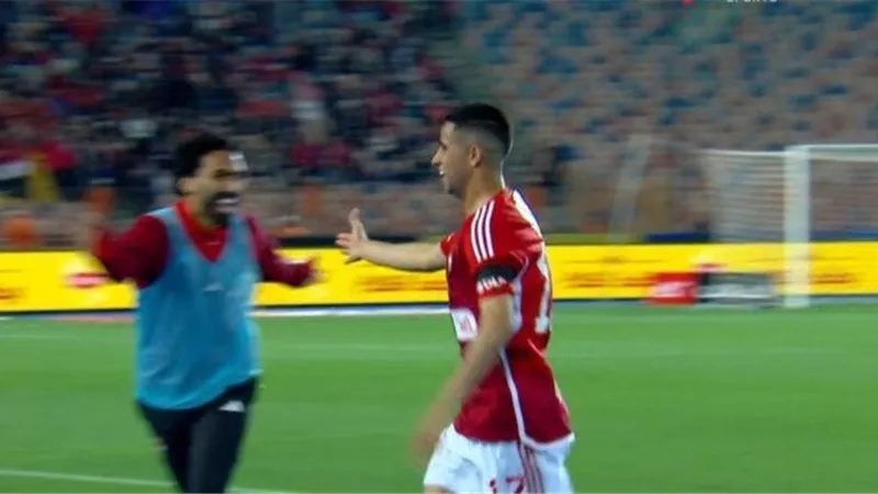 رضا سليم يتقدم بالهدف الثاني للأهلي أمام البنك