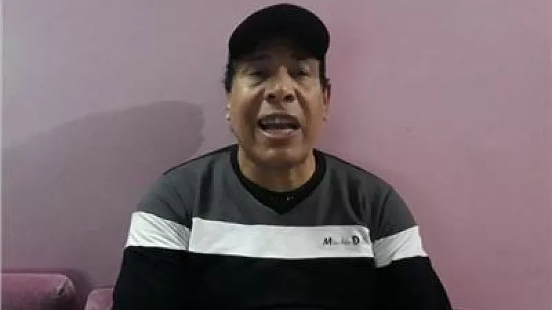 الشاعر إسلام خليل يفتح النار على سعد الصغير: مؤدي وليس مطربا