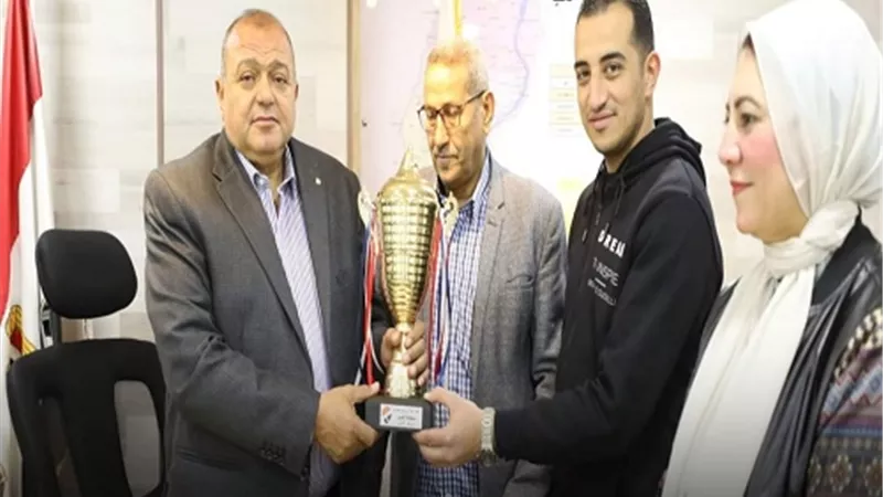 تكريم فريق كرة القدم بشركة مياه المنيا لصعودهم لبطولة الجمهورية