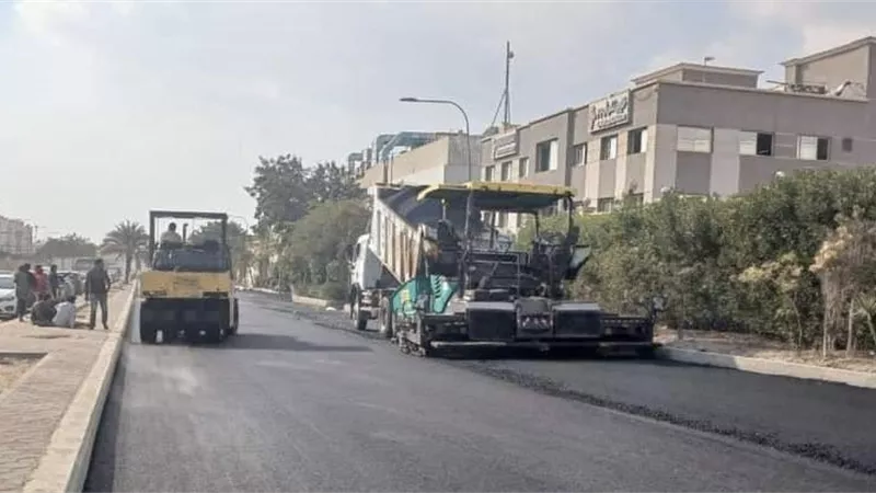 الإسكان : استكمال مشروعات تطوير الطرق بالمناطق الصناعية والسكنية