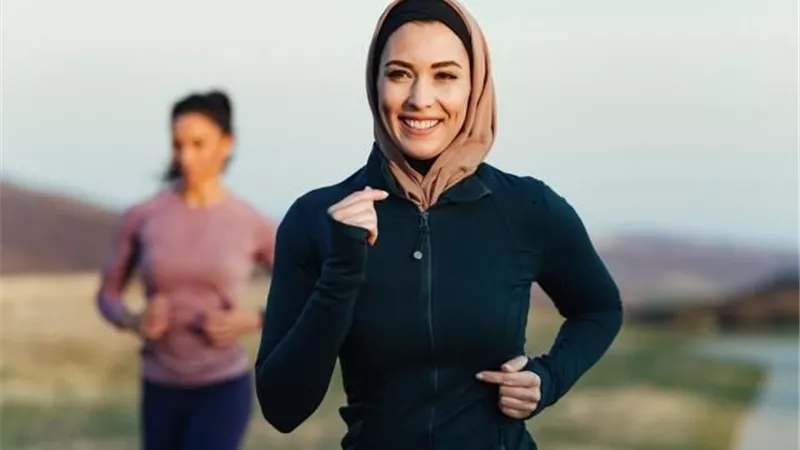 أبرز فوائد المشي قبل الإفطار .. خفض الكولسترول الضار