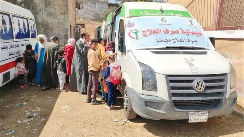 توقيع الكشف الطبي على 1326 حالة خلال قافلة طبية بقرية إدمو