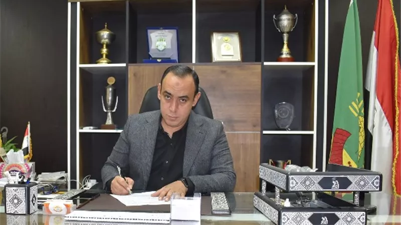 أشغال شاقة من رئيس جهاز الشروق للسيارات المخالفة فى المدينة.. صور