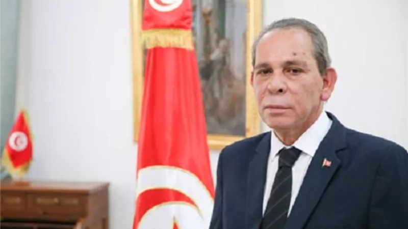 رئيس حكومة تونس يؤكد أهمية الرقمنة في الرقي بالخدمات الإدارية