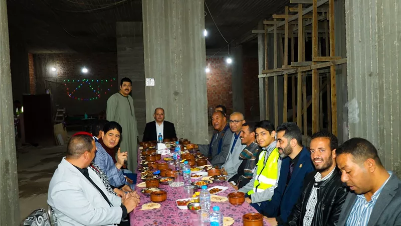 قيادات الشعب الجمهوري بقنا مع الفئات الأولى بالرعاية على الإفطار