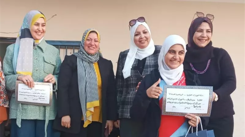 طالبات زايد الثانوية سوبر الجيزة فى الأبحاث