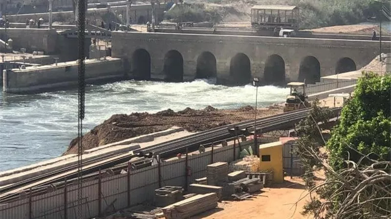 محافظ أسيوط يشيد بنسب التنفيذ بمشروع قناطر ديروط الجديدة