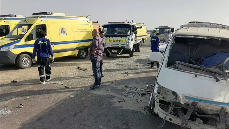 إصابة 6 أشخاص في تصادم ميكروباص ونصف نقل بالشرقية