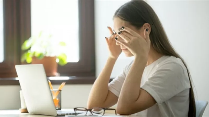 تعرف على طرق حماية العين من الإجهاد الناجم عن استخدام الهواتف