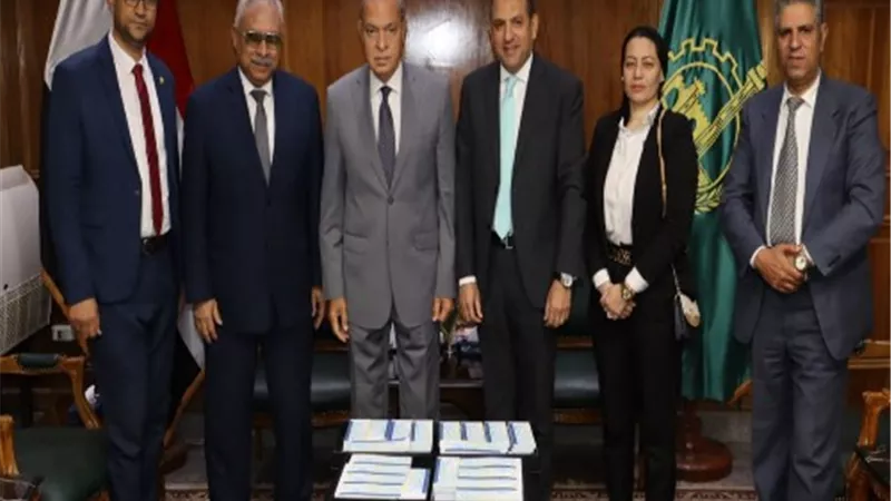 البنك الزراعي يتبرع بـ 500 الف جنيه لمحافظة القليوبية
