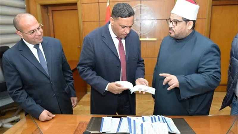 تسليم 1000 كوبون مشتريات مواد غذائية هدية من وزارة الاوقاف لتوزيع