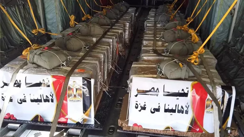مصر تواصل أعمال الإسقاط الجوى اليومى للمساعدات الإنسانية على غزة