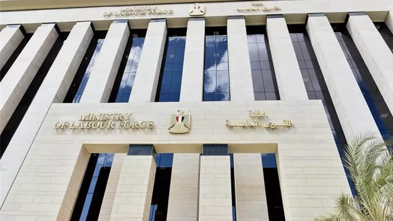 العمل تدعو الراغبين فى السفرللعمل بالخارج للتسجيل عبرموقعها الإلكترونى