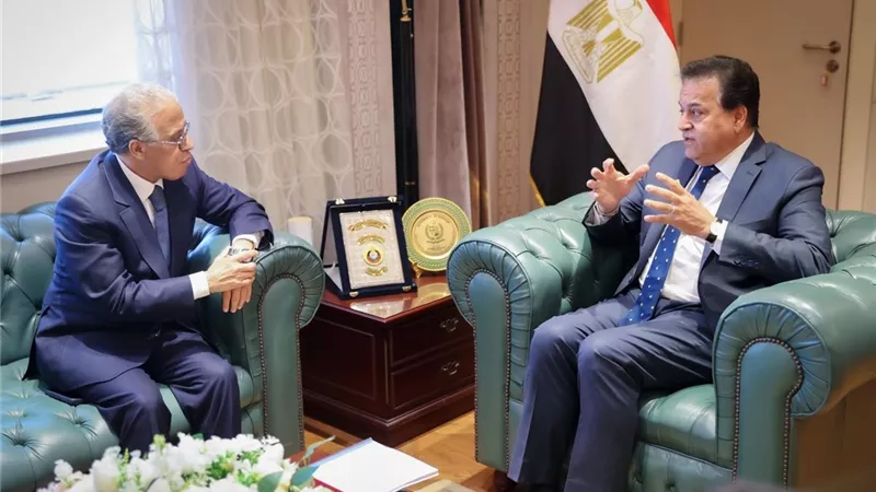وزير الصحة يبحث مع السفير المغربي تعزيز التعاون بين البلدين