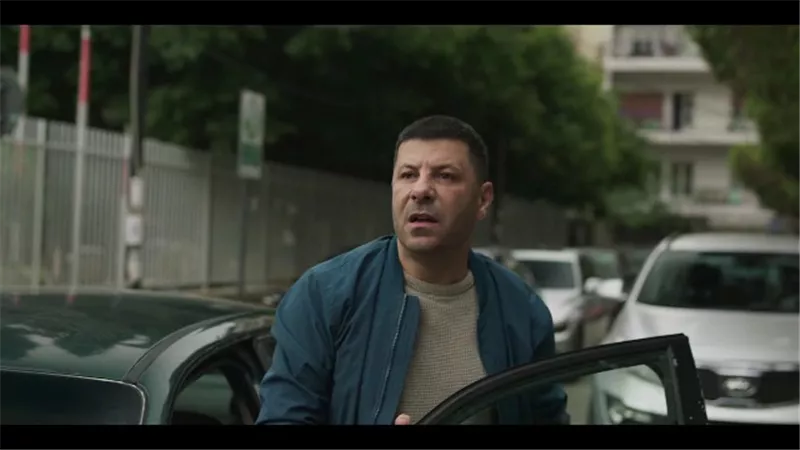 إياد نصار يواجه الصعاب والمعوقات ليكون أب في 
