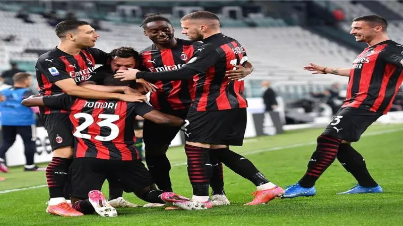 مدافع ميلان يفتح الباب أمام ليفربول ومانشستر يونايتد