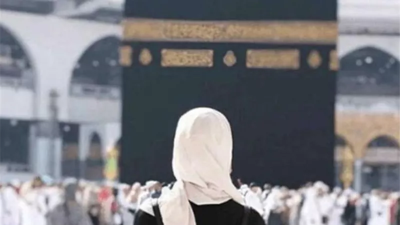 جواز نيابة المرأة في العمرة عن الرجل المريض