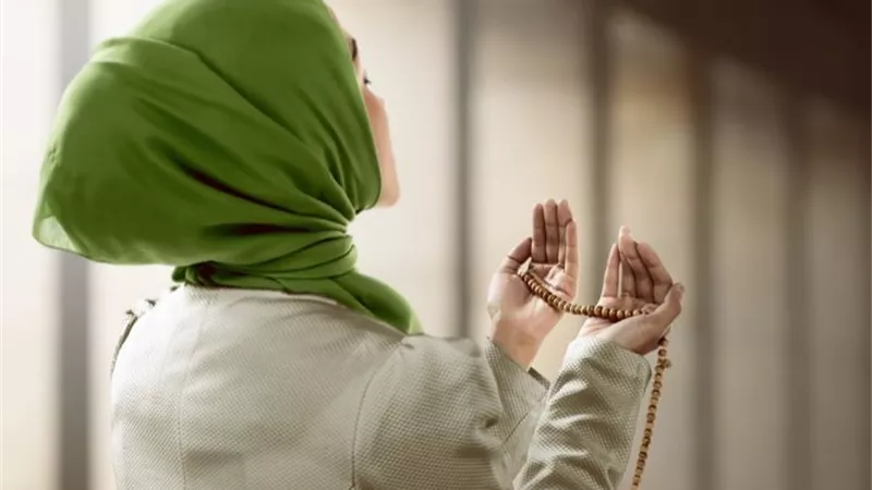 تعرف على فضل الصلاة على النبي.. فيديو