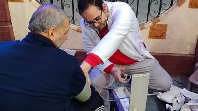 انتشار الفرق الطبية أمام المساجد الكبري ببنى سويف