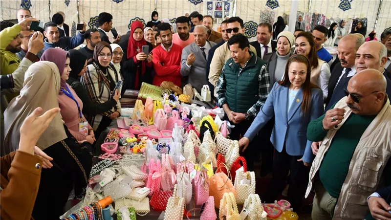 صبحى يفتتح حمام سباحة ومعرض فنون تراثية بمركزشباب الحرية بالبحيرة