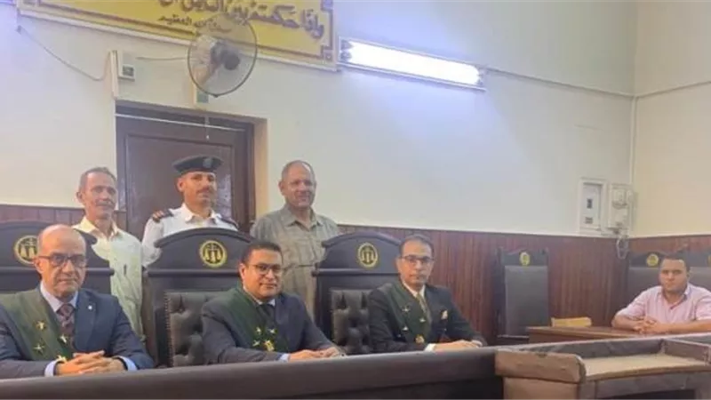 نعمة ادخلت الحشيش لزوجها المحبوس بالسجن فسقطت فى يد السجانة