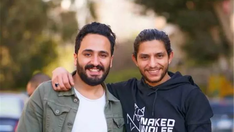 حمادة فرج وخالد العطوي يُضفيان جوًّا من المرح والفرحة والضحك على المشاهدين